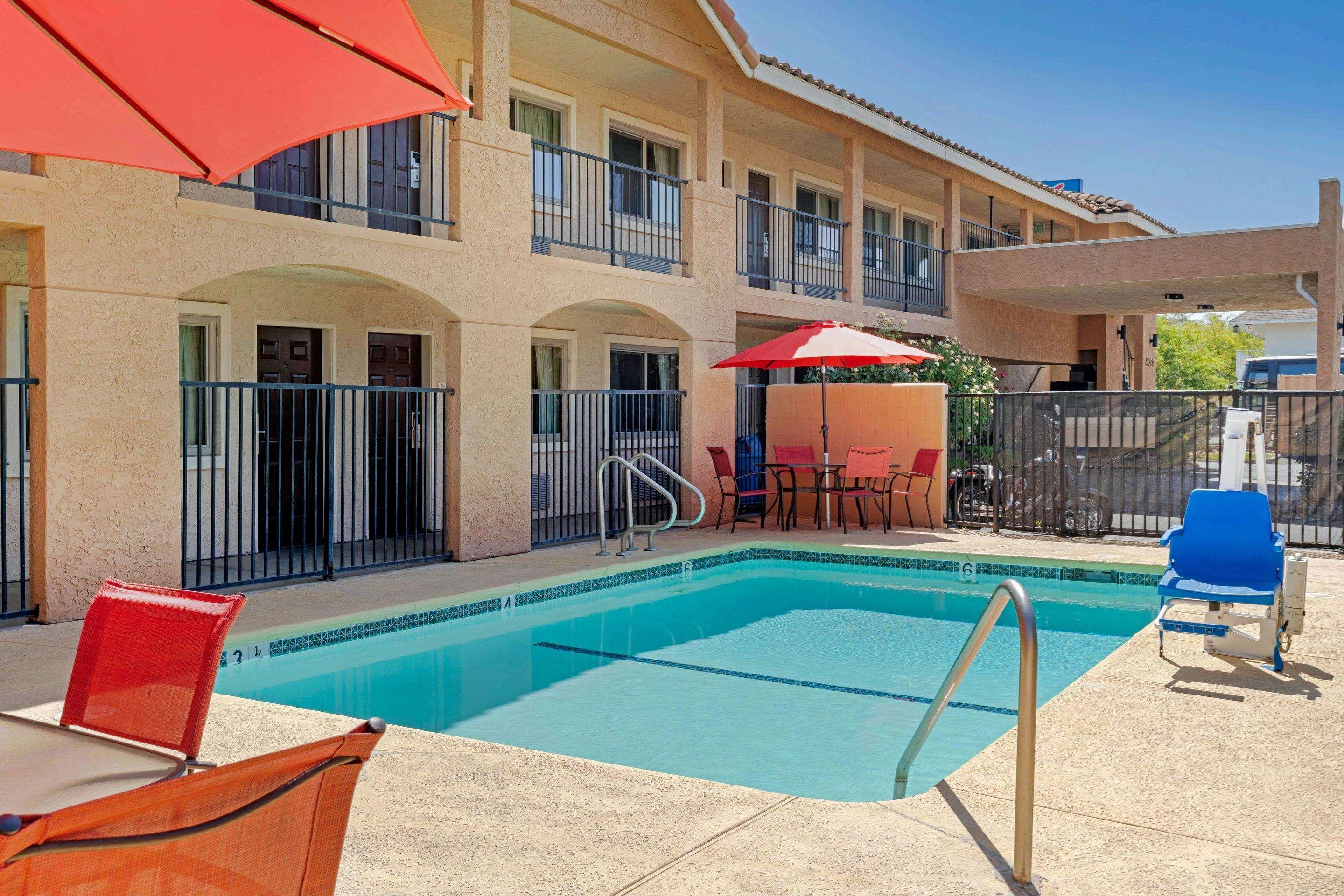 Hotel Surestay By Western