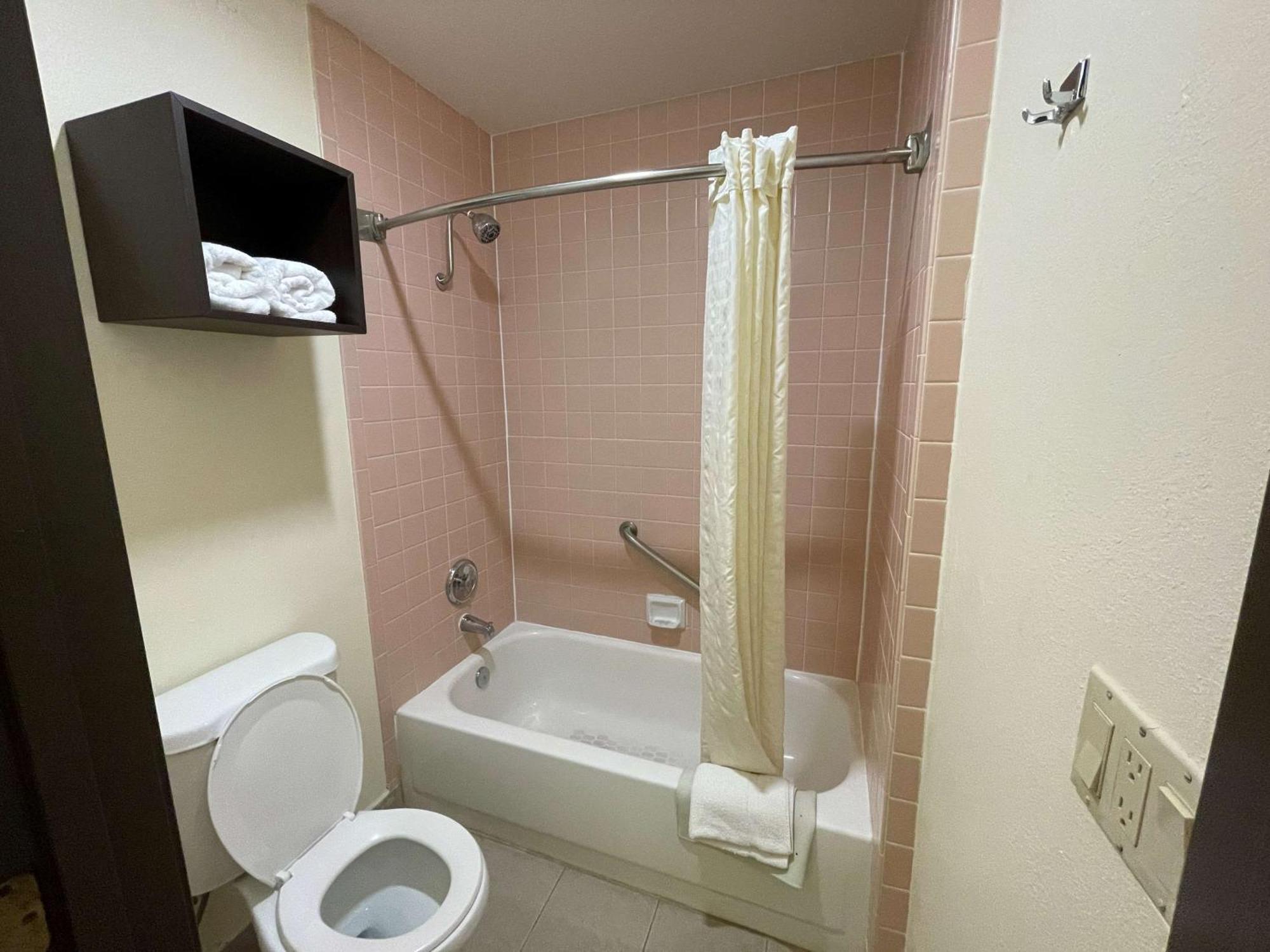 Hotel Surestay By Western Williams