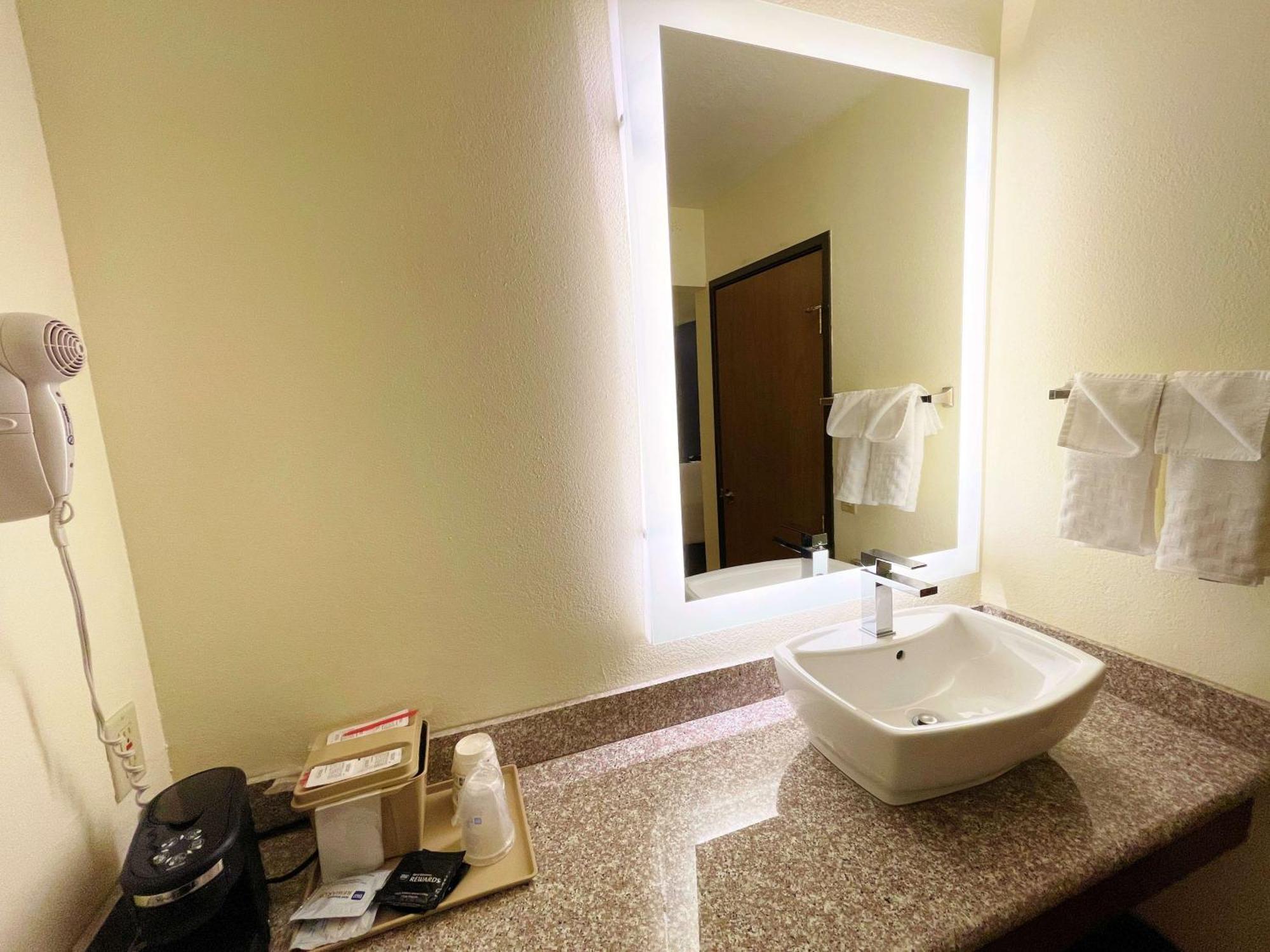 Hotel Surestay By Western 3*