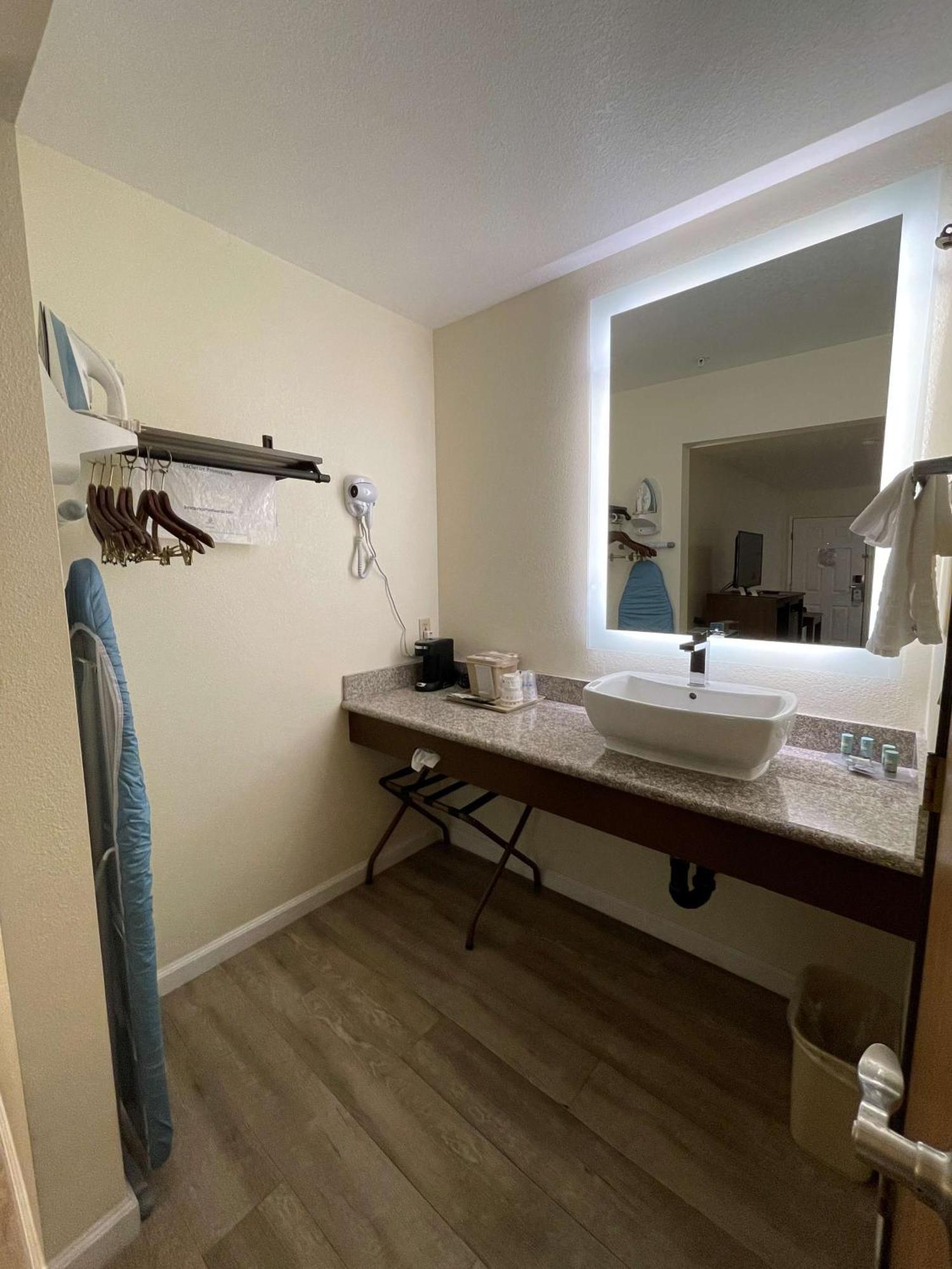 Surestay By Western Hotel Williams